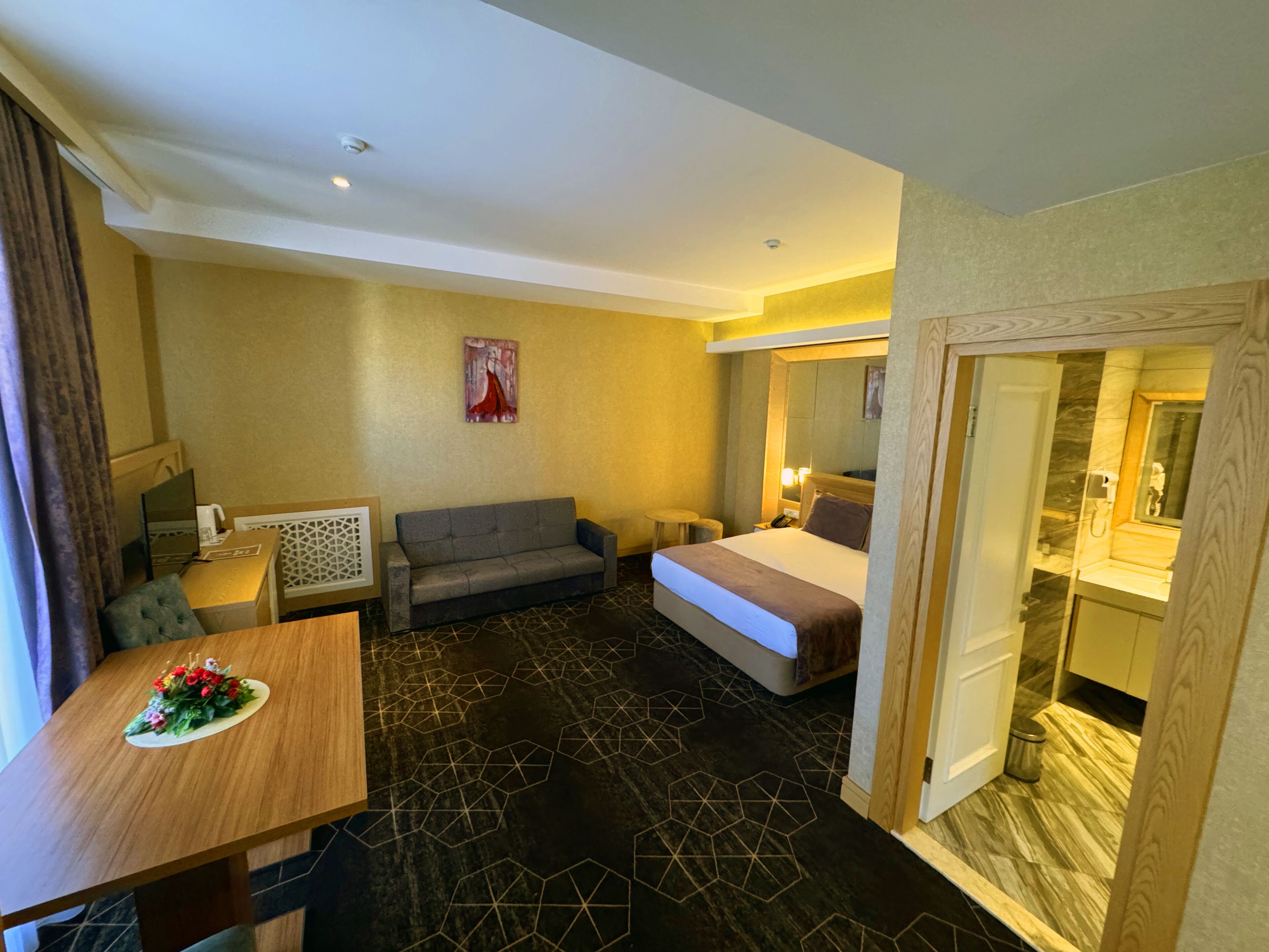 Photo - Regal Inn Badamdar