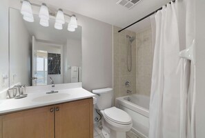 Combined shower/tub, hair dryer, towels - 3 Bedroom/2 Bathroom Suite (Scarborough)