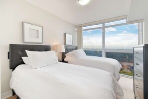 4 bedrooms, desk, iron/ironing board, WiFi - 3 Bedroom/2 Bathroom Suite (Scarborough)