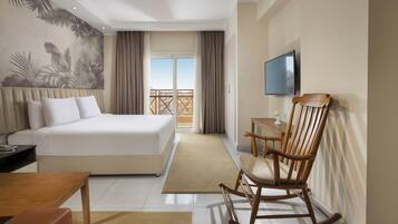 Standard Studio, Kitchen | Egyptian cotton sheets, premium bedding, pillowtop beds, in-room safe