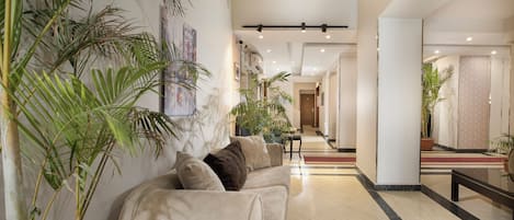 Coin salon dans le hall