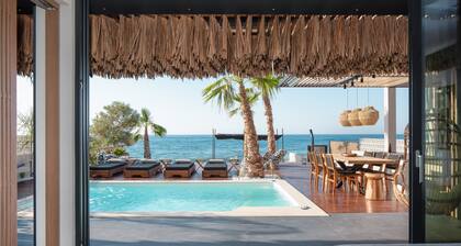 Luxury Beachside Living, a Step Away from Beach!