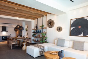 Smart TV, fireplace, stereo