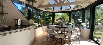Villa 350m2 piscine intérieure chauffée, spa, fitness, 10min mer