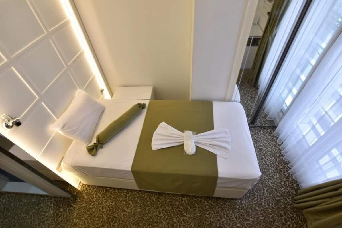Royal Room, 1 Bedroom, Smoking, Sea View | Free WiFi