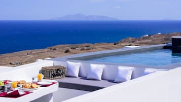 Anhydrous | 1 bedroom, minibar, in-room safe, blackout drapes