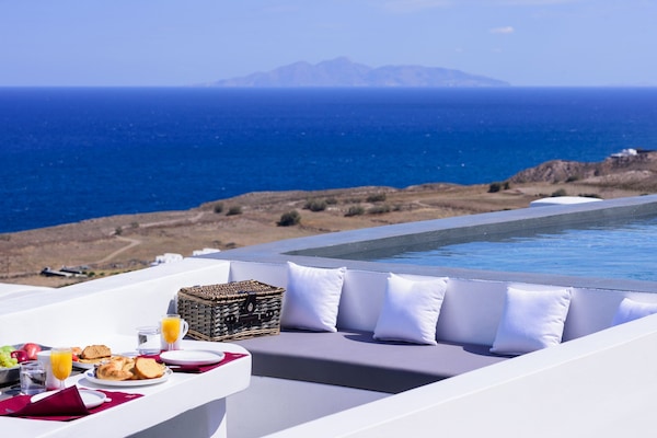 Anhydrous | 1 habitación, minibar y caja de seguridad en la habitación