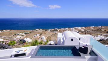 Anhydrous | 1 bedroom, minibar, in-room safe, blackout drapes