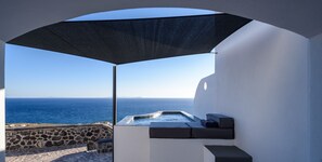 Amorgos | 1 bedroom, minibar, in-room safe, blackout drapes - LF Suites & Villas (Santorini)