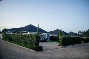 Front of property - Stay.Plus Blueberry Villas Eldoret (Eldoret)