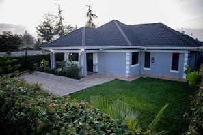 Front of property - Stay.Plus Blueberry Villas Eldoret (Eldoret)