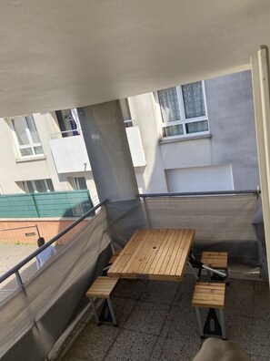 Outdoor dining - Appartement Cozy With Private Balcony Kitchen Metro 4 Paris (Bagneux)