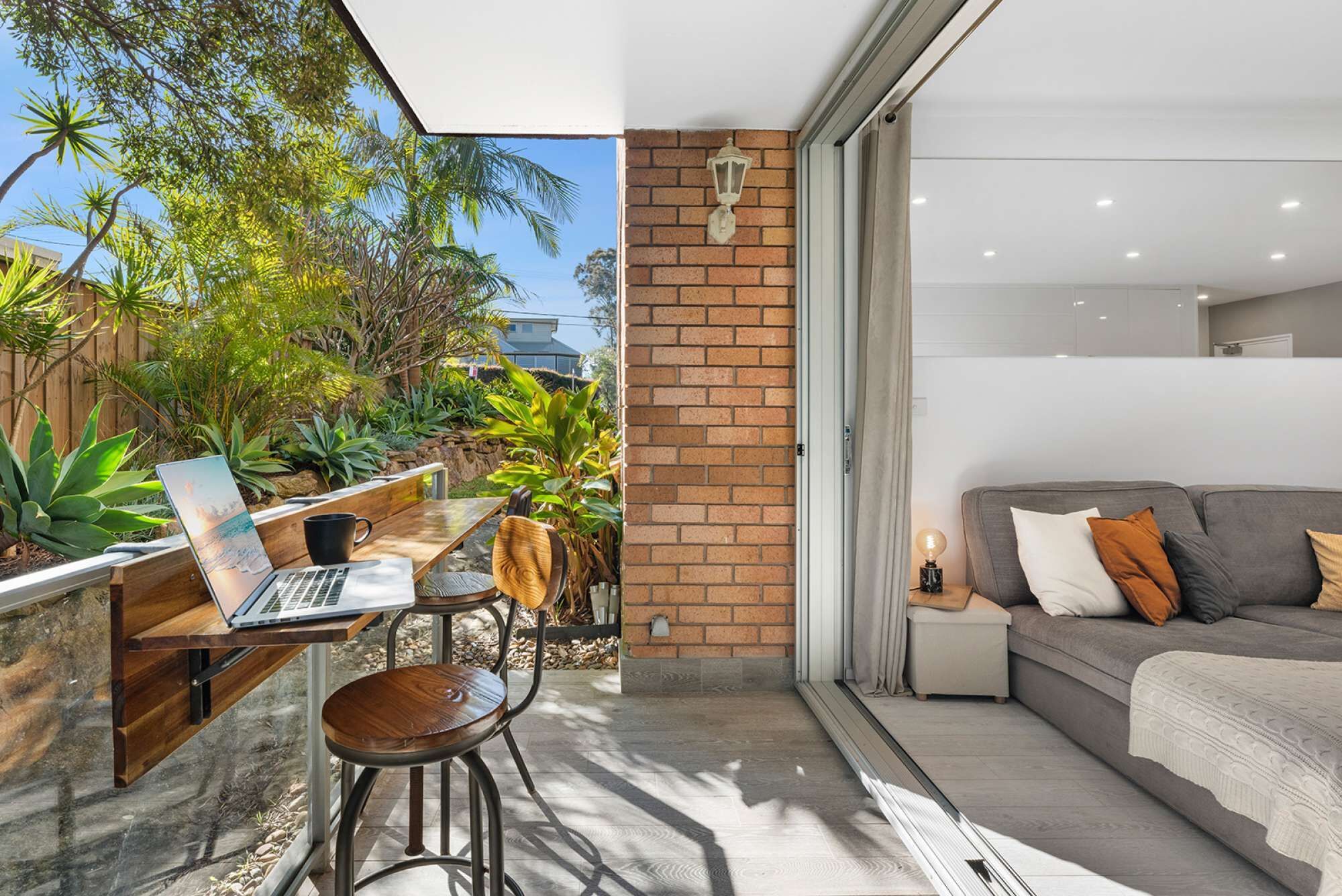 Cool Queenscliff apartment sleeps 3, close to beaches