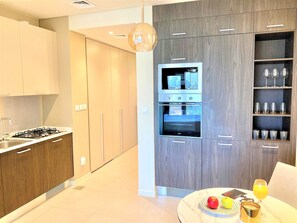 Food and drink - Amazing Living With Balcony - Park View JVC (Dubai)