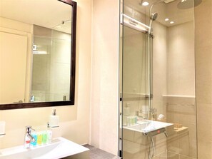 Apartment (0 Bedroom) | Bathroom | Bathtub, towels - Amazing living in park view studio (Dubai)