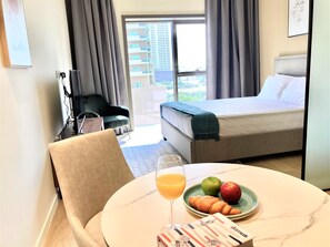 Bed sheets - Amazing living in park view studio (Dubai)