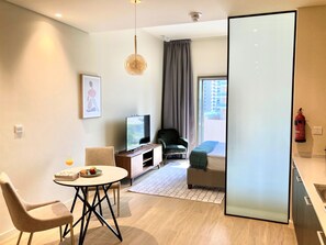 Apartment (0 Bedroom) | Living area | 1-cm plasma TV with satellite channels, TV - Amazing living in park view studio (Dubai)