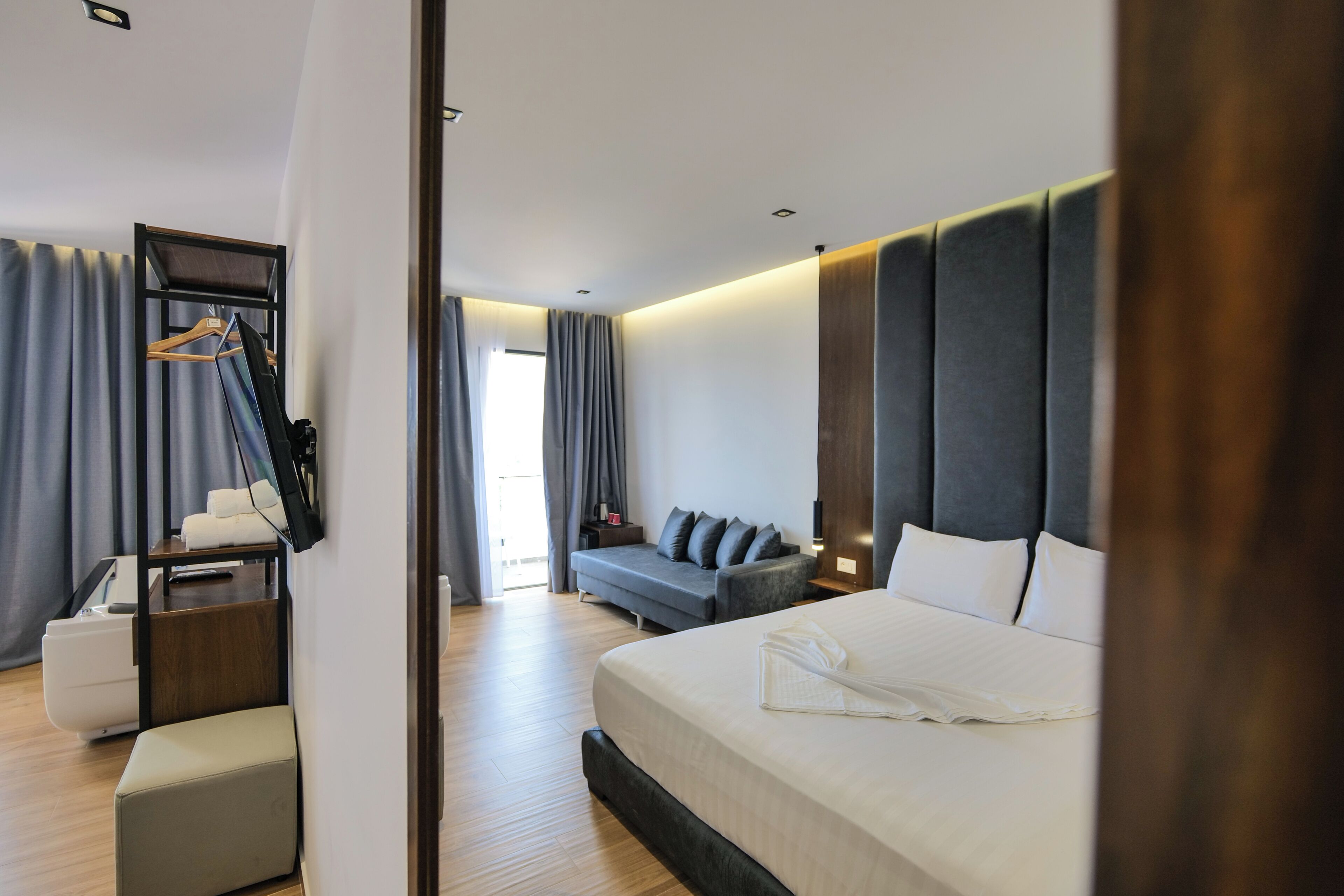 Suite, Hot Tub | Bed sheets