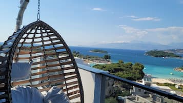 Chambre Triple Supérieure, vue mer | Balcon