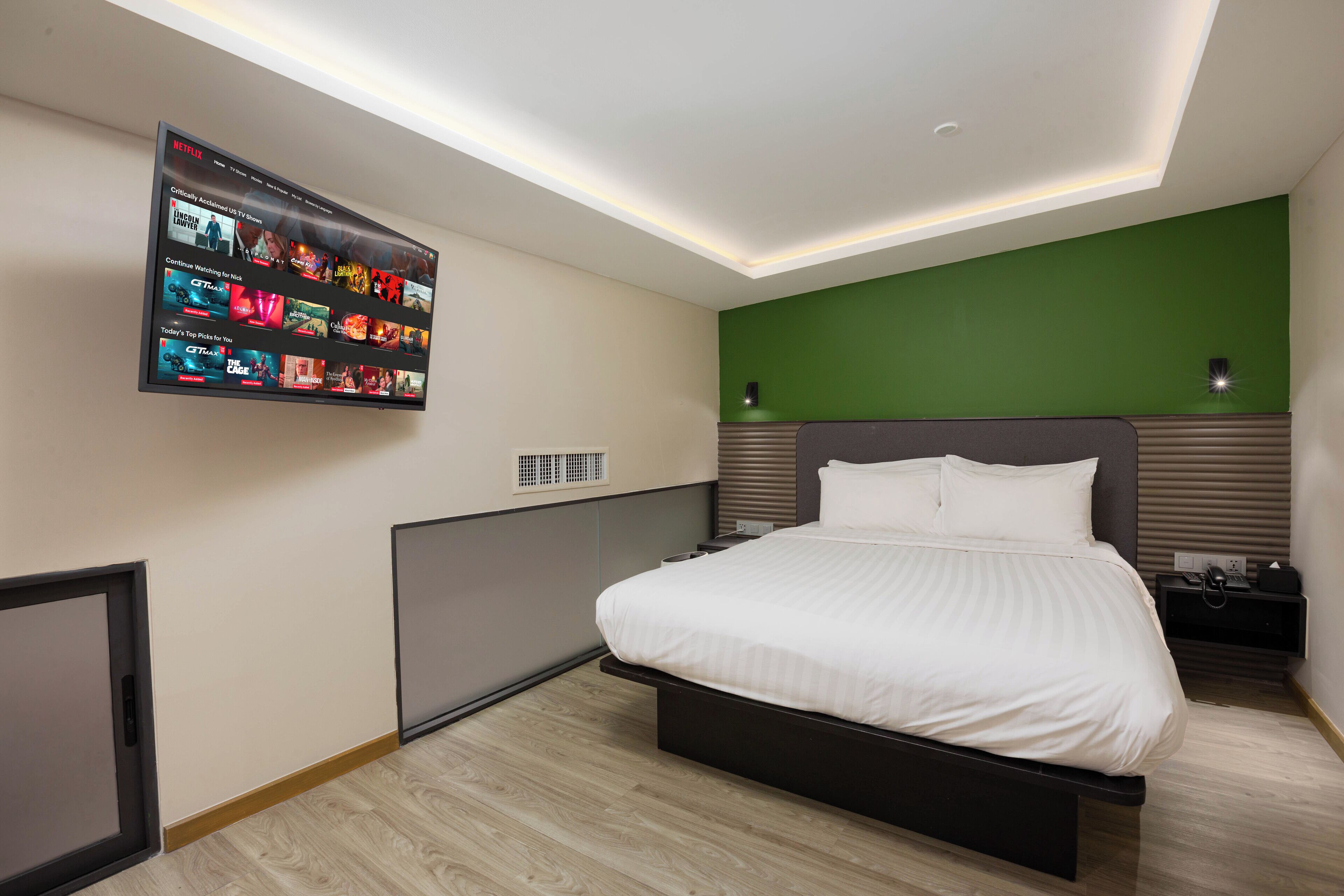 Family Suite | In-room safe, free WiFi, bed sheets