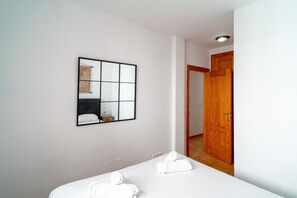 3 bedrooms, iron/ironing board, WiFi (free), bed sheets - Azahara En Suite by Casasol (Nerja)