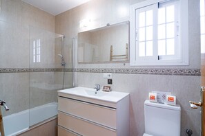 Bathroom - Azahara En Suite by Casasol (Nerja)