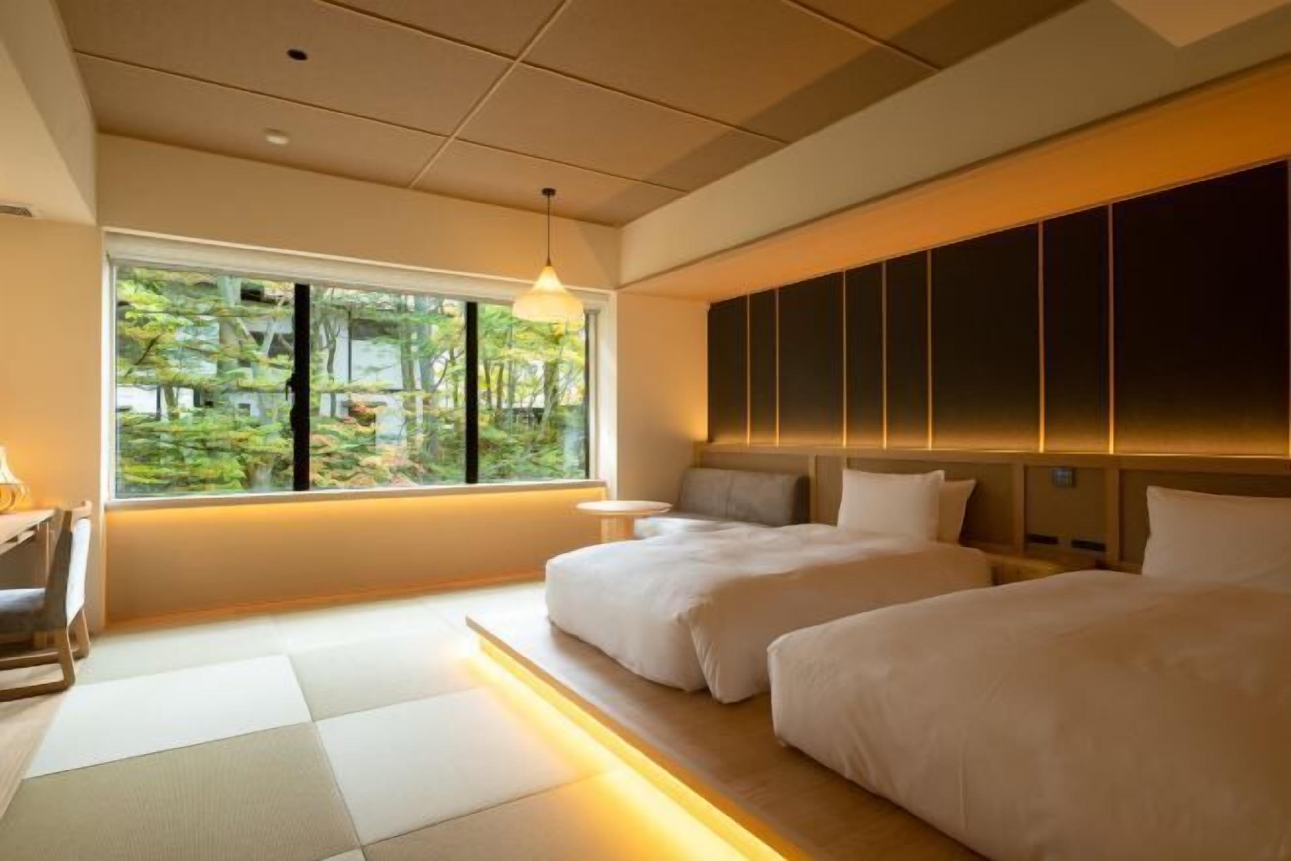 Premium bedding, down comforters, in-room safe, desk