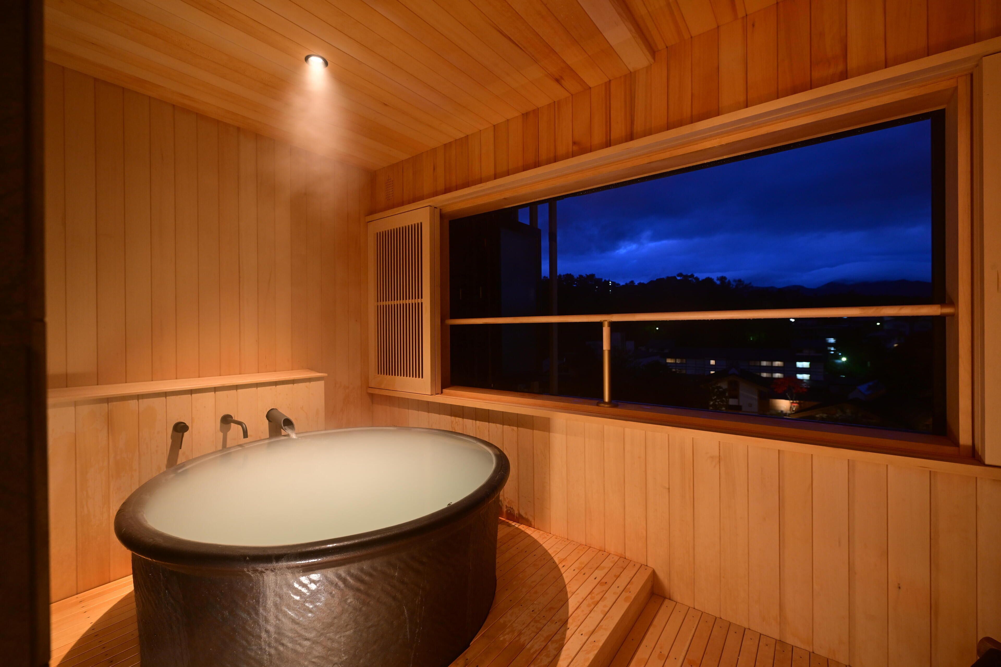 ห้องพัก, ปลอดบุหรี่, อ่างน้ำร้อน (JPN Western, w/Half open-air bath) | ห้องน้ำ | ไดร์เป่าผม, โถสุขภัณฑ์แบบบิเดท์อิเล็กทรอนิกส์