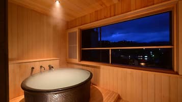 ห้องพัก, ปลอดบุหรี่, อ่างน้ำร้อน (JPN Western, w/Half open-air bath) | ห้องน้ำ | ไดร์เป่าผม, โถสุขภัณฑ์แบบบิเดท์อิเล็กทรอนิกส์