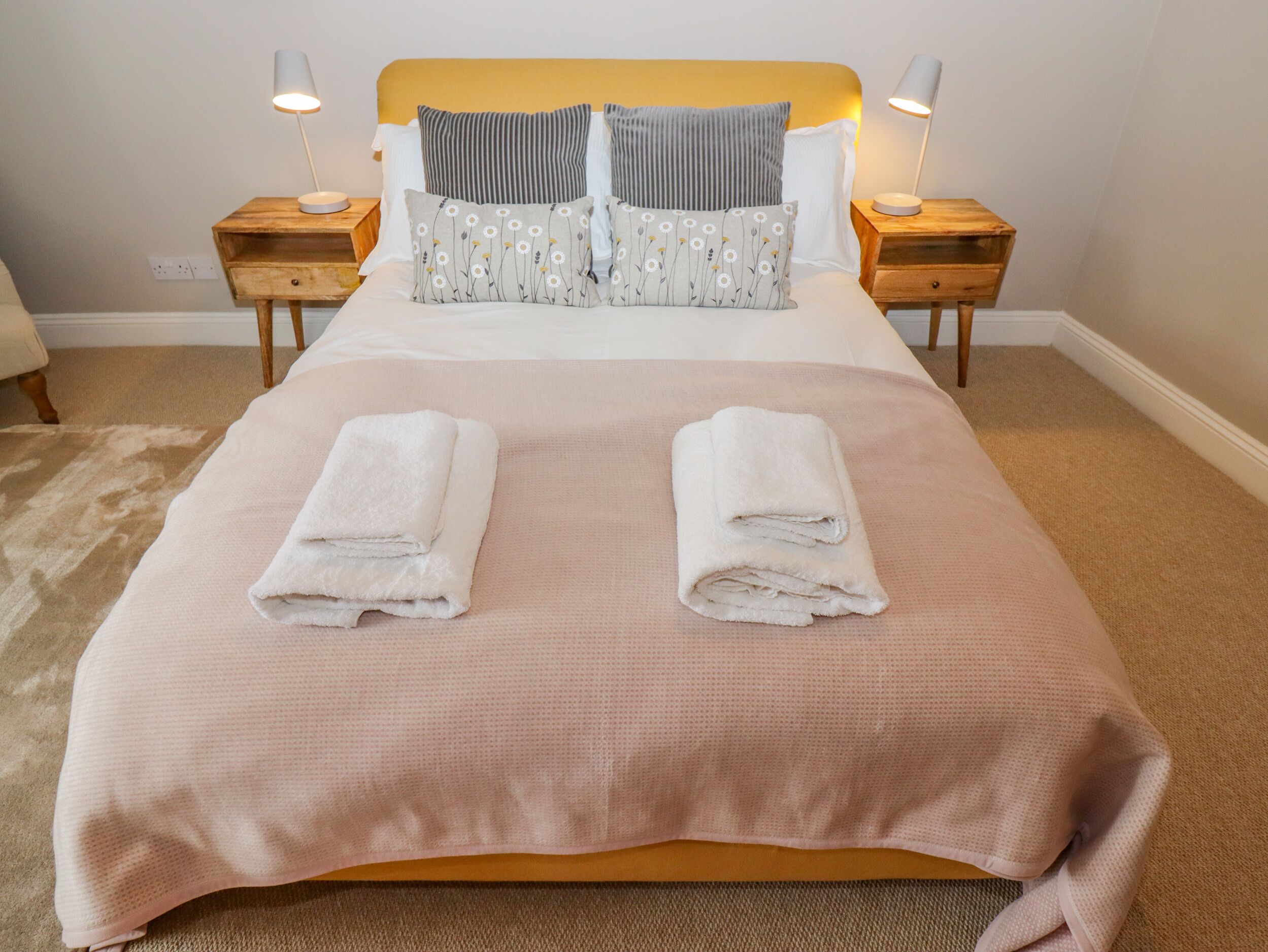 Cottage | 2 bedrooms, individually decorated, individually furnished, free WiFi