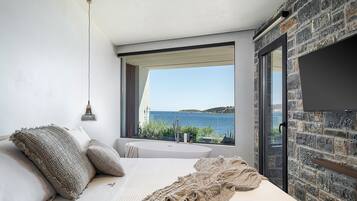 1 bedroom, desk, iron/ironing board, WiFi