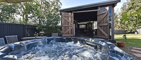 Outdoor spa tub