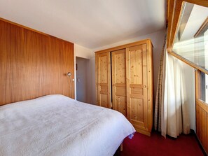 2 bedrooms