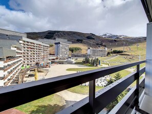 Property grounds - Spacious 3-room apartment, ski-in/ski-out, balcony (Les Menuires)