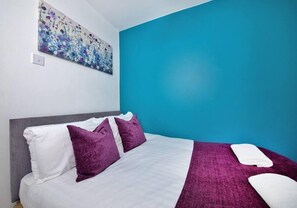 3 bedrooms, iron/ironing board, WiFi, bed sheets - Stylish and Comfortable Home Away From Home (Liverpool)