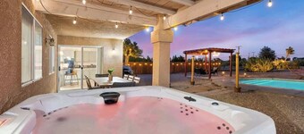 Joshua Tree 5BR Getaway w/ Heated Pool & Hot Tub!
