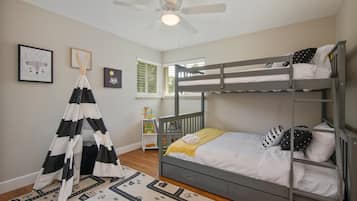 5 chambres, bureau, fer et planche Ă repasser, lit parapluie