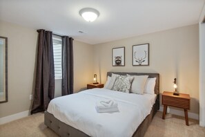 5 bedrooms, desk, iron/ironing board, travel crib - Spacious Retreat  • Ensuite Bedrooms • Large Yard (Arvada)