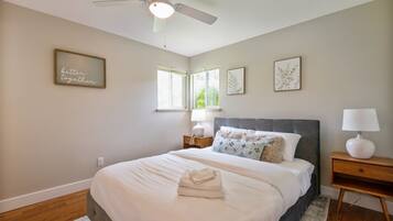 5 bedrooms, desk, iron/ironing board, travel cot