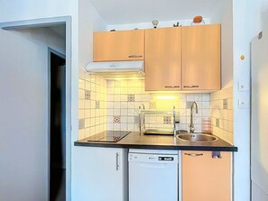 Fridge, microwave, dishwasher, coffee/tea maker