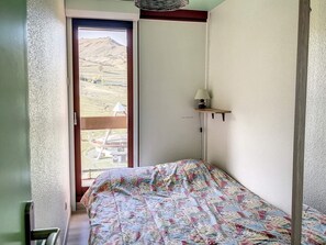 2 bedrooms