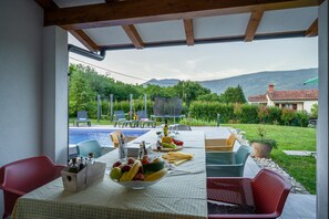 Outdoor dining - Villa Milena (Kršan)
