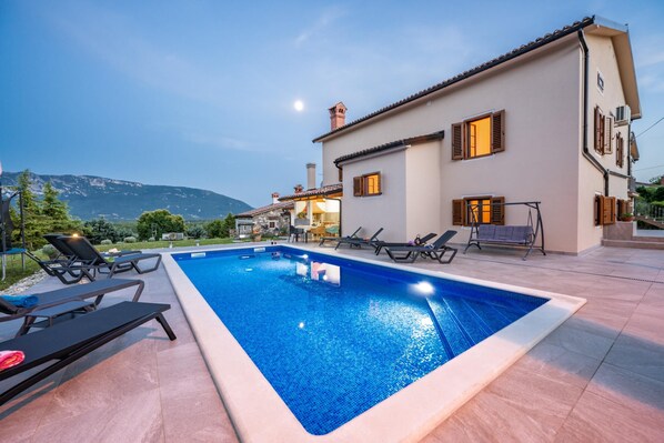 Outdoor pool, a heated pool - Villa Milena (Kršan)