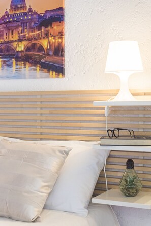 2 bedrooms, desk, iron/ironing board, free WiFi - [Trastevere] Cozy & Charme Apartment in Rome (Roma)