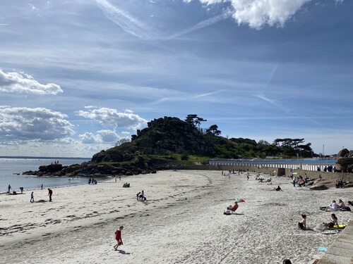 Studio neuf à moins de 5 minutes des plages de la Côte de Granit Rose