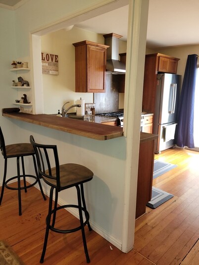 Fenced Yard, Pet Friendly, Cozy Cottage , Great Kitchen, Short Walk to Cal Poly