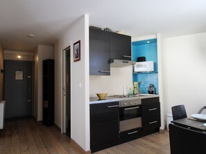 Réfrigérateur, micro-ondes, four, grille-pain