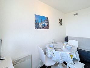 Dining - Ski-in studio, access to heated pool (Le Corbier)