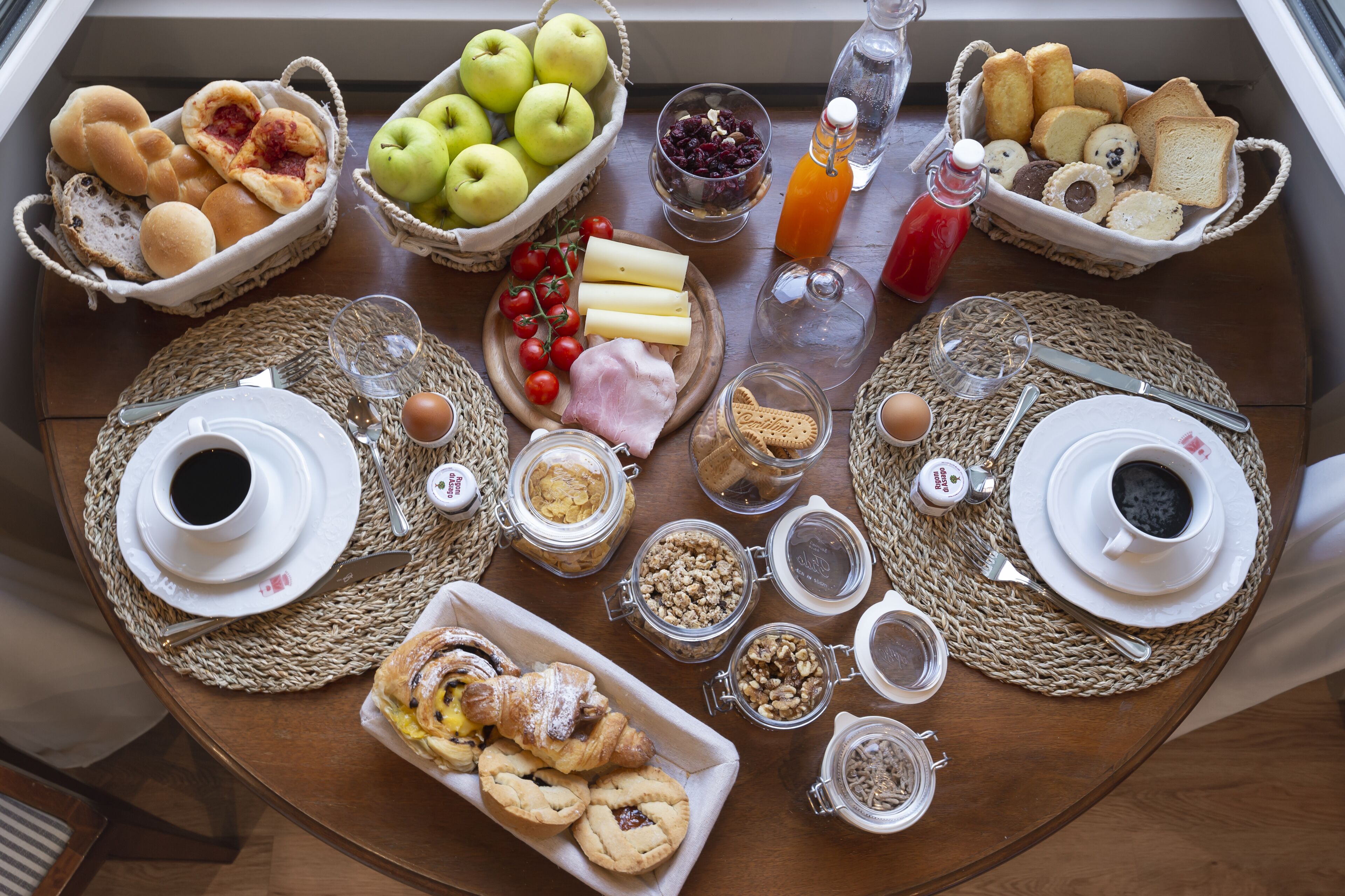 free daily cooked-to-order breakfast