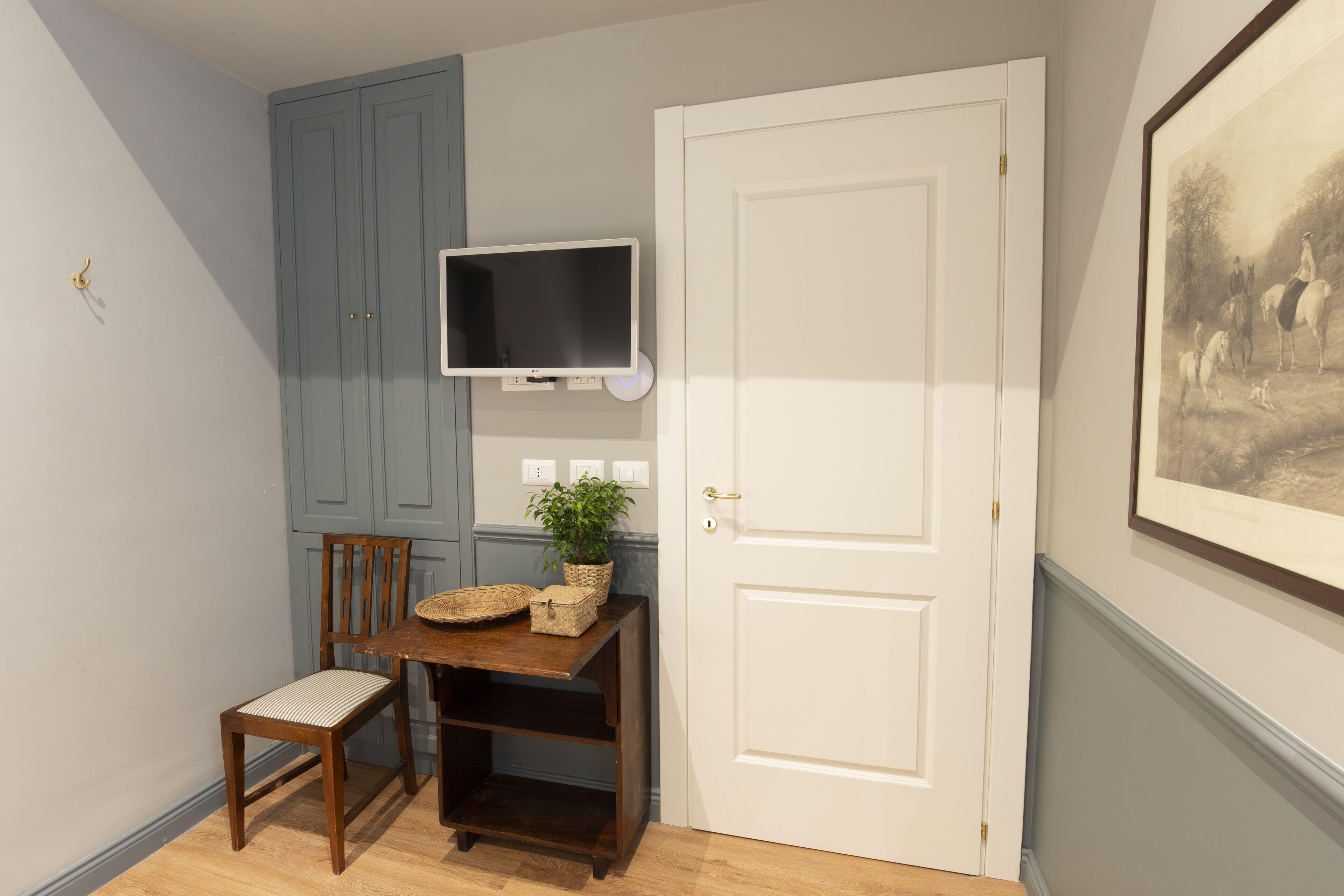 single room | 1 bedroom, egyptian cotton sheets, premium bedding, desk